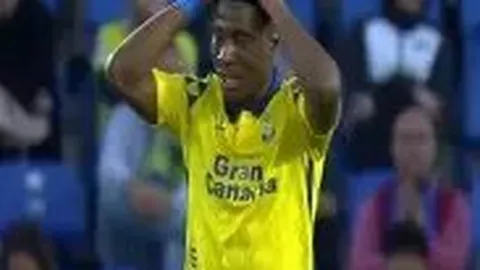 【重磅！】亚洲杯名将徐彬华丽转身，英甲劲旅巴恩斯利喜迎实力加盟！